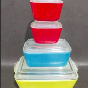 VintagePYREX PRIMARY colored fridgie set; 8 pieces